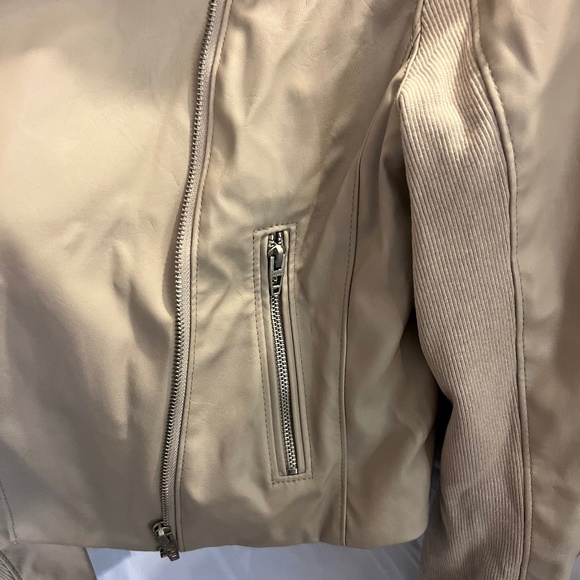 Jacket - Picture 5 of 6